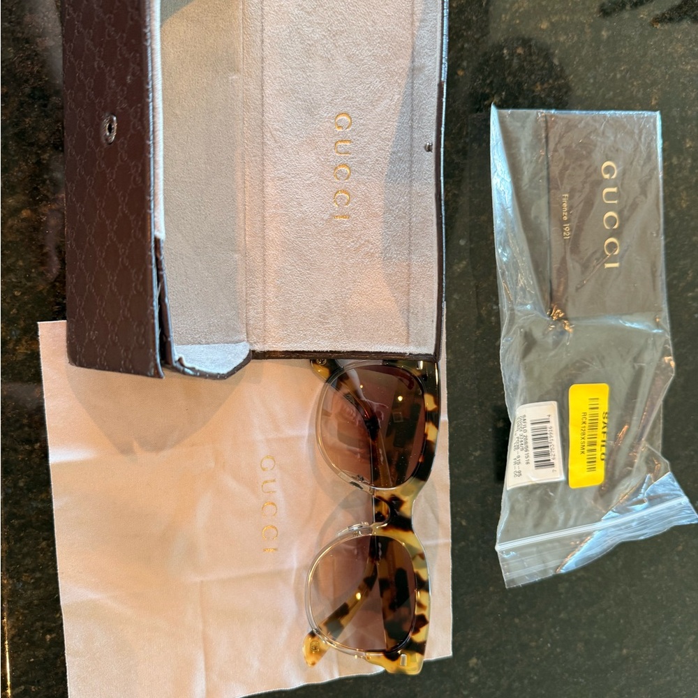 Brand New GUCCI Wayfarer Sunglasses 3744/S 3MQ CC
Havana/Brown
Gradient - Picture 3 of 8